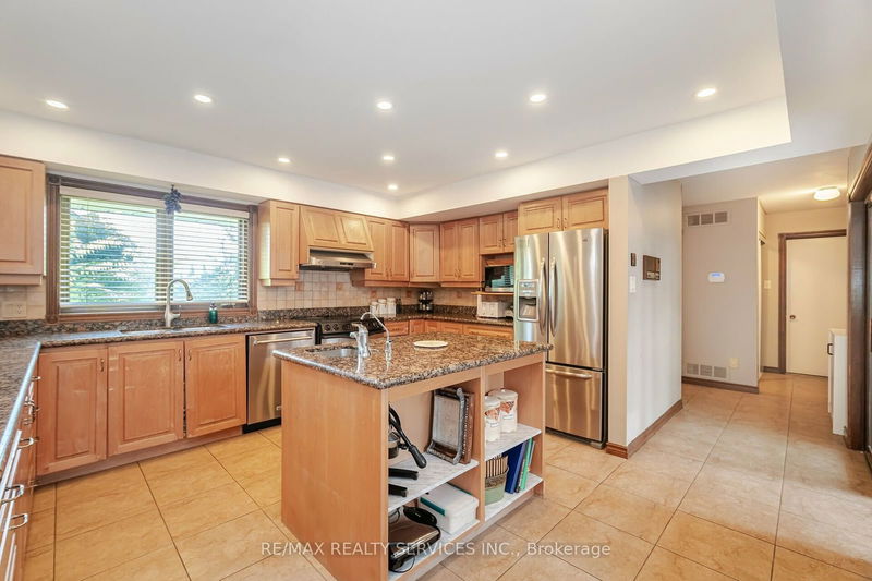 24 Rosegarden Dr  Brampton, L6P 0E6 | Image 20