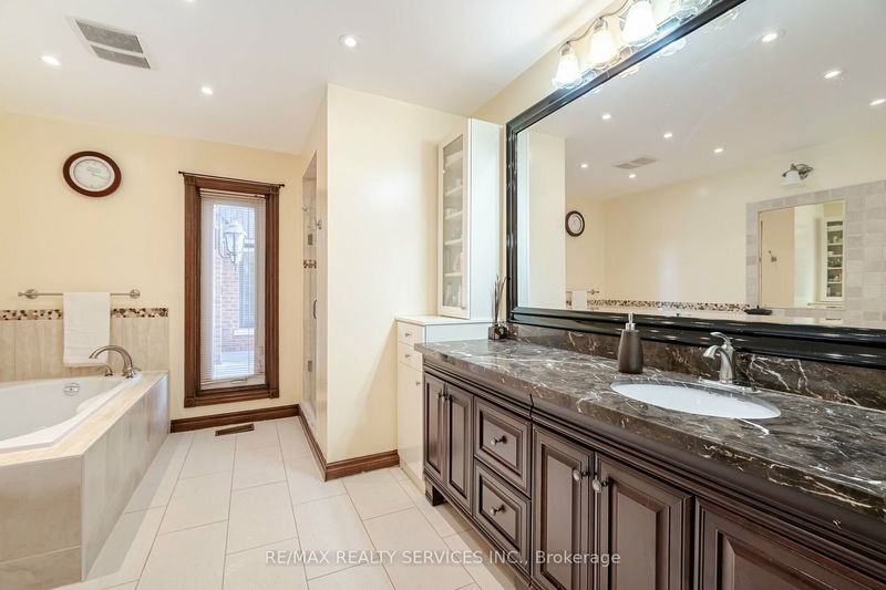 24 Rosegarden Dr  Brampton, L6P 0E6 | Image 25