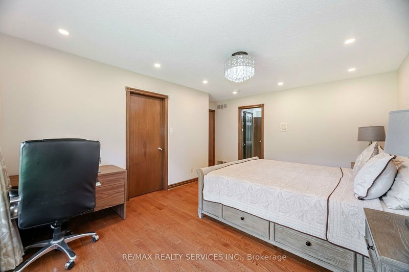 24 Rosegarden Dr  Brampton, L6P 0E6 | Image 27