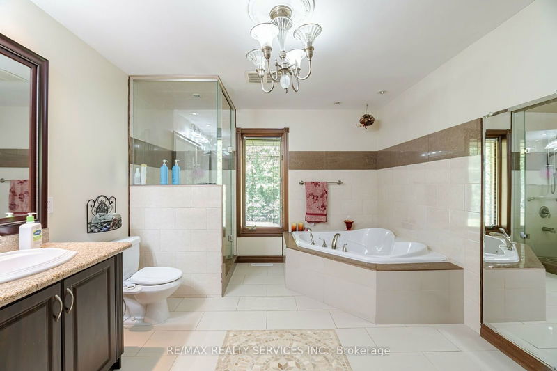 24 Rosegarden Dr  Brampton, L6P 0E6 | Image 29