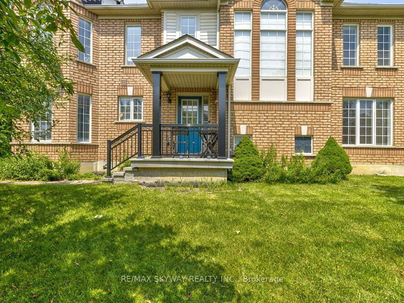 3859 Talias Cres  Mississauga, L5M 6L6 | Image 2