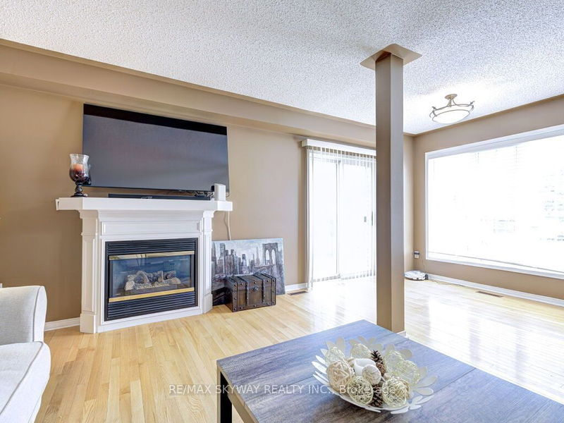 3859 Talias Cres  Mississauga, L5M 6L6 | Image 7