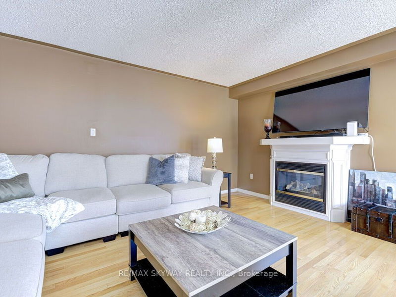 3859 Talias Cres  Mississauga, L5M 6L6 | Image 8