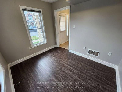 950 Burgess Gardens — photo 5