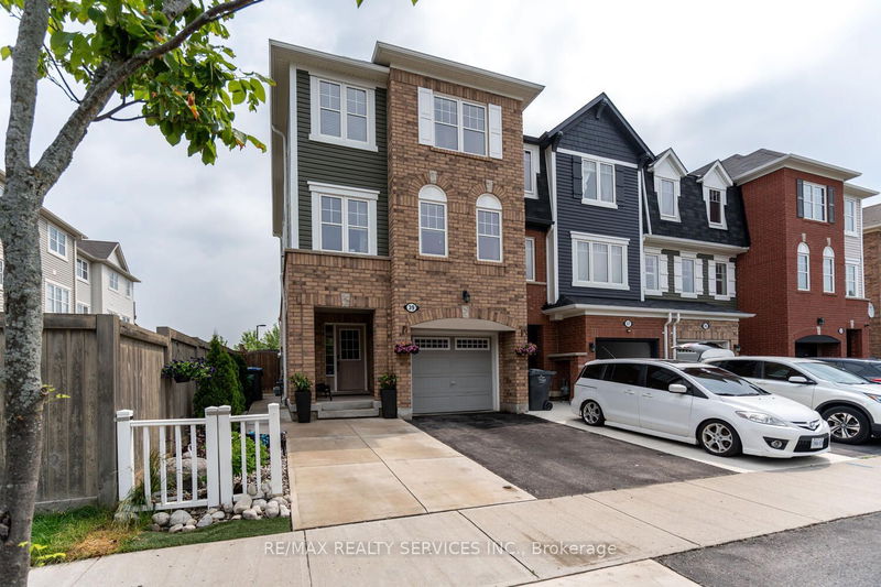 39 Vanhorne Clse  Brampton, L7A 0X8 | Image 2