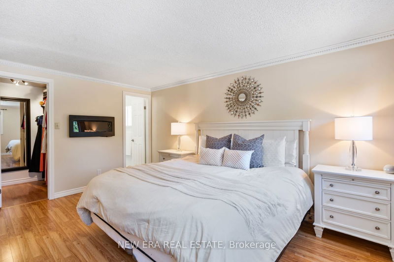 4216 Viburnum Crt  Mississauga, L5C 3V5 | Image 21