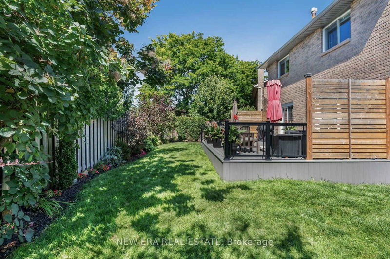 4216 Viburnum Crt  Mississauga, L5C 3V5 | Image 36