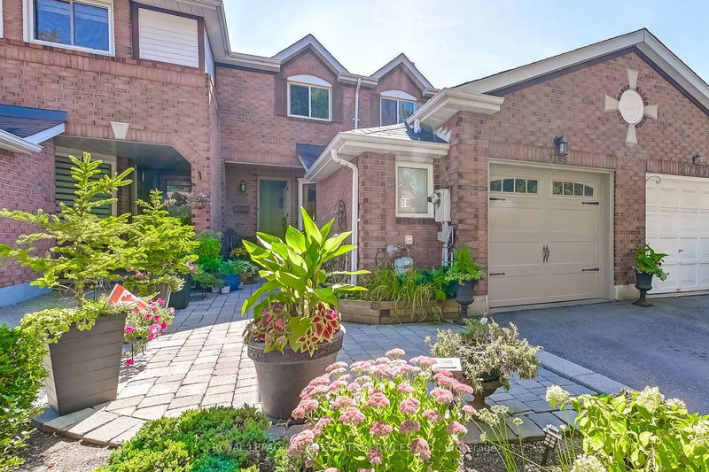 2785 Lindholm Cres  Mississauga, L5M 4P7 | Image 1