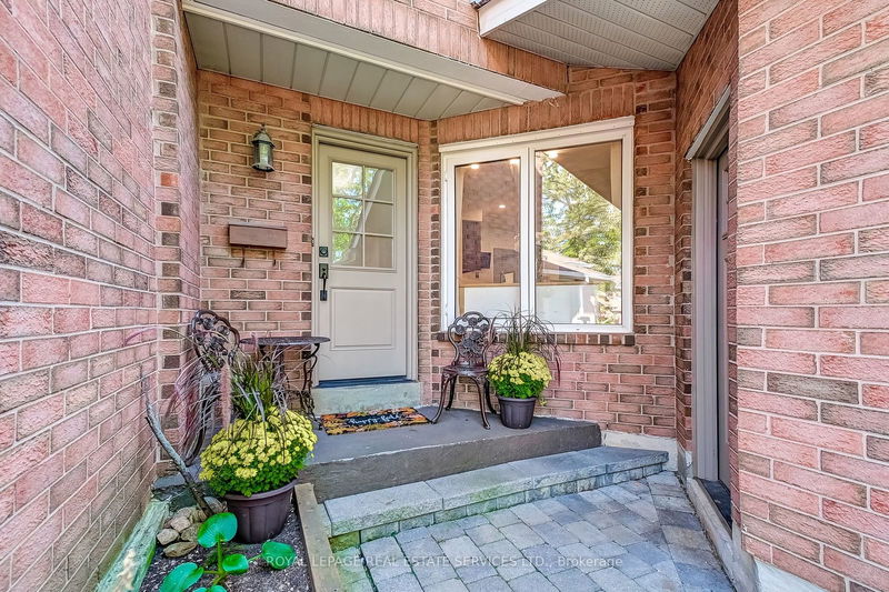 2785 Lindholm Cres  Mississauga, L5M 4P7 | Image 3