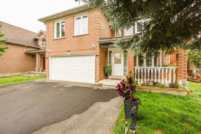 236 Fernforest Dr W Brampton, L6R 1E1 | Image 2