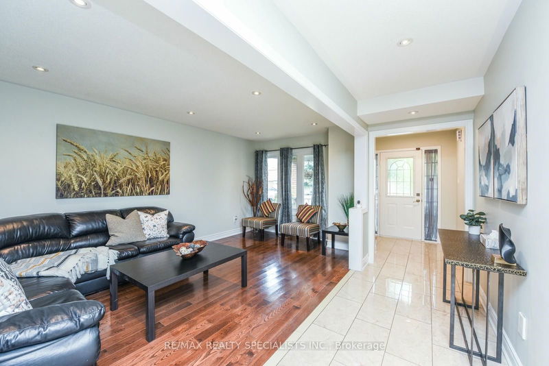 236 Fernforest Dr W Brampton, L6R 1E1 | Image 4