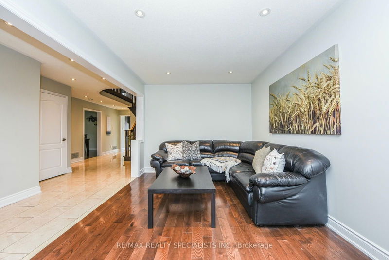 236 Fernforest Dr W Brampton, L6R 1E1 | Image 5