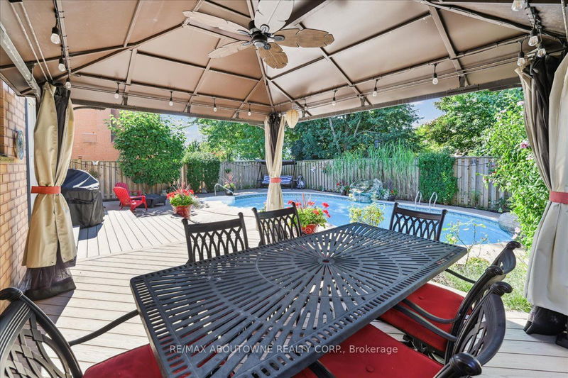 2326 Mowat Ave  Oakville, L6H 6B8 | Image 35