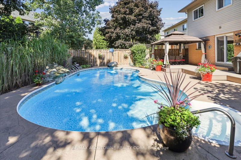 2326 Mowat Ave  Oakville, L6H 6B8 | Image 36