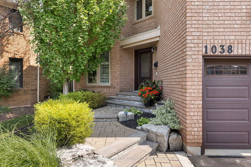 1038 Old Oak Dr  Oakville, L6M 3K5 | Image 2