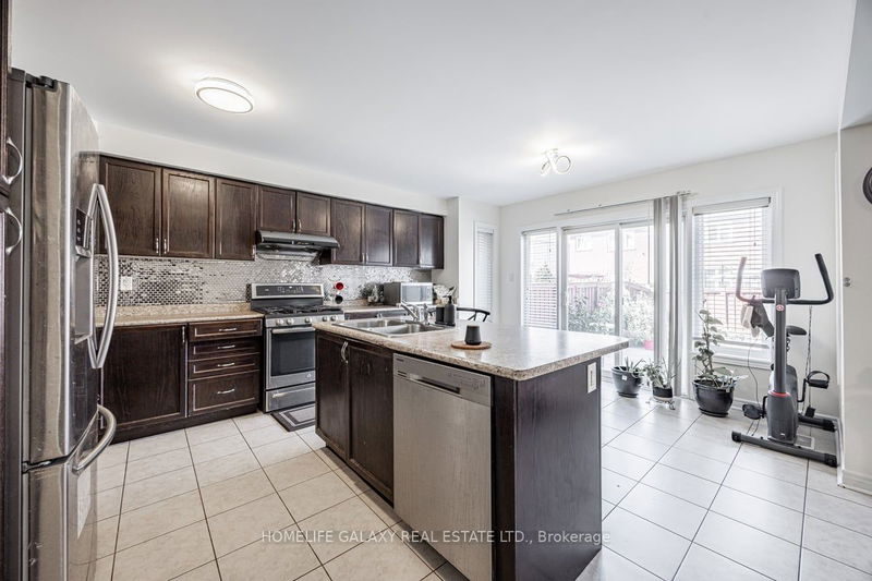 12 Snapdragon Sq  Brampton, L6P 3K4 | Image 13