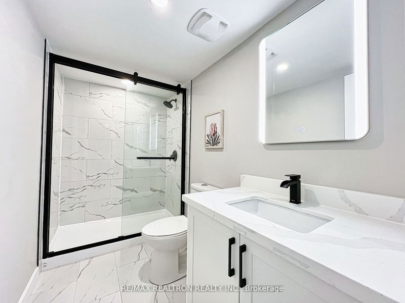 94 Anglesey Blvd  Toronto, M9A 3C4 | Image 27