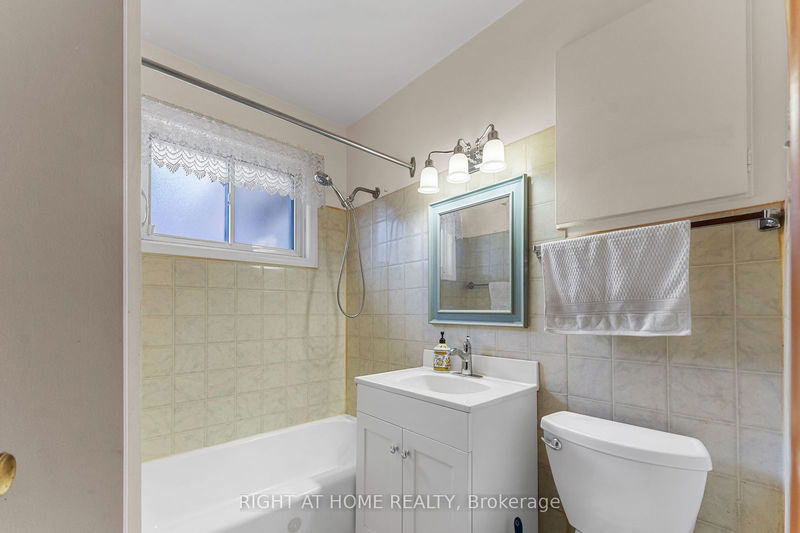 50 Lilac Ave  Toronto, M9M 1G3 | Image 14