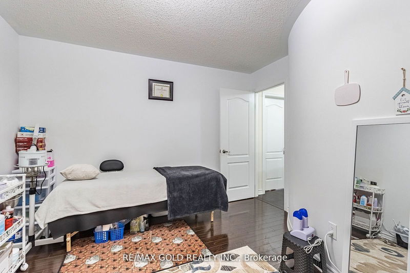 4 Mistletoe Pl  Brampton, L6Y 5V1 | Image 24