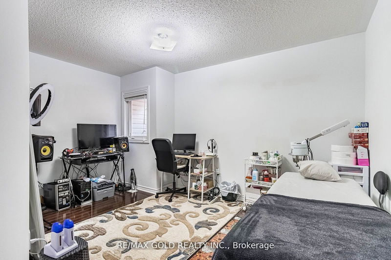 4 Mistletoe Pl  Brampton, L6Y 5V1 | Image 25