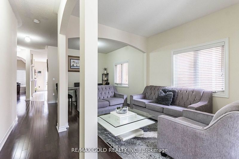 4 Mistletoe Pl  Brampton, L6Y 5V1 | Image 3