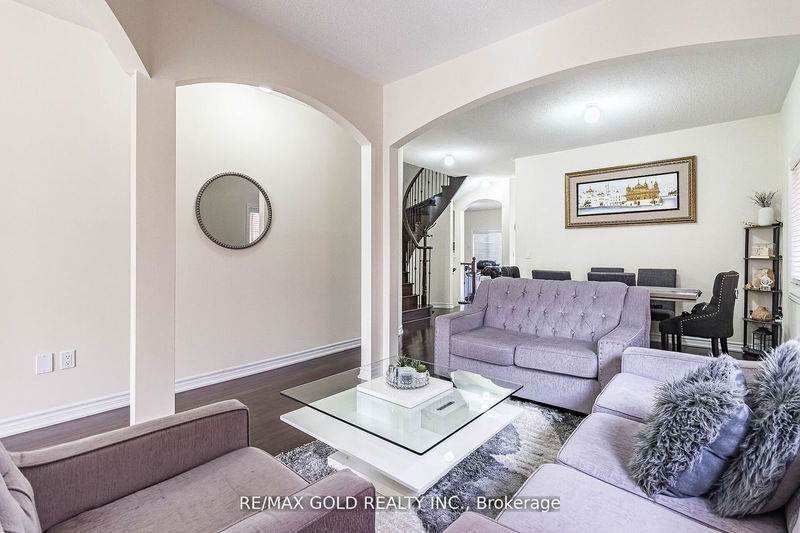 4 Mistletoe Pl  Brampton, L6Y 5V1 | Image 5