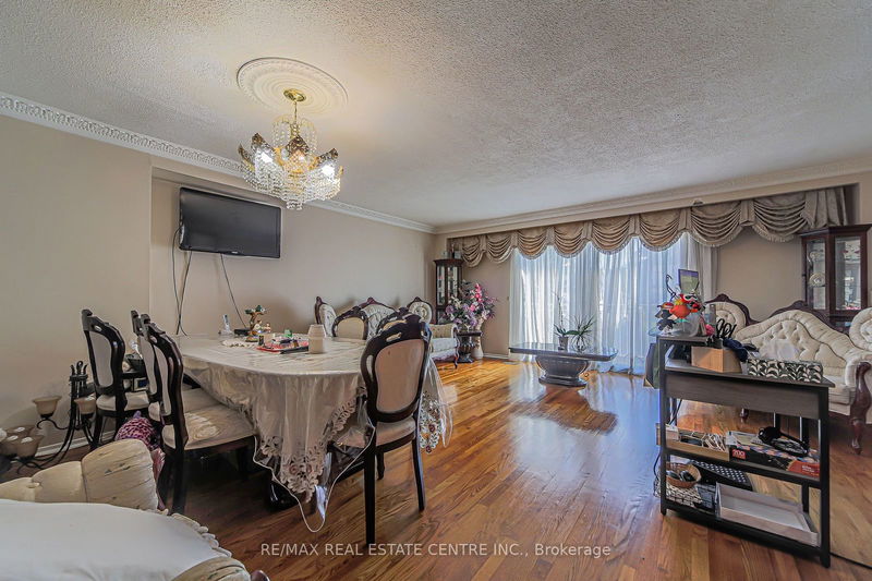 54 Outlook Garden Blvd  Toronto, M6N 4Z4 | Image 23