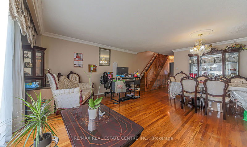 54 Outlook Garden Blvd  Toronto, M6N 4Z4 | Image 24