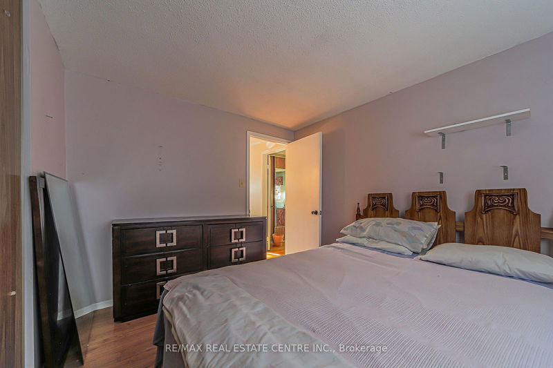 54 Outlook Garden Blvd  Toronto, M6N 4Z4 | Image 30