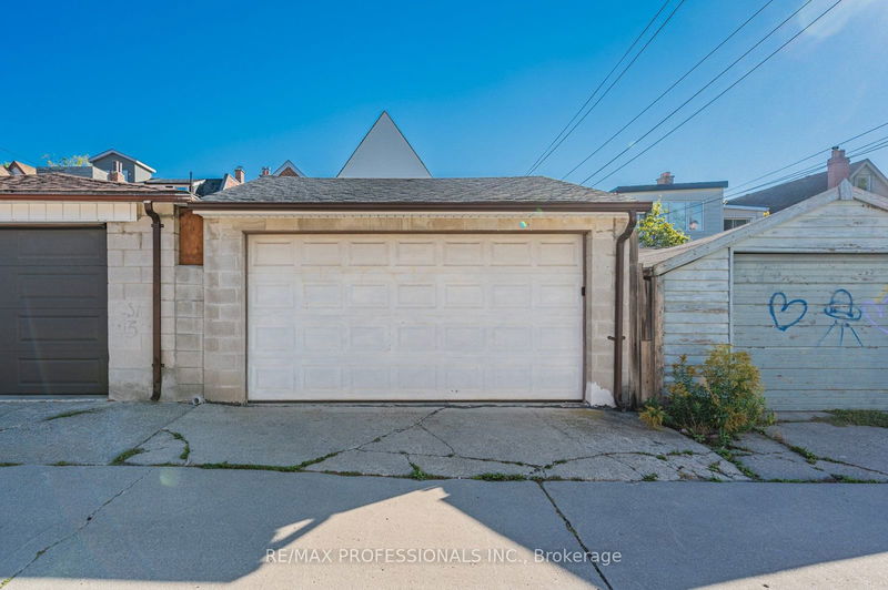 74 Westmoreland Ave  Toronto, M6H 2Z7 | Image 32