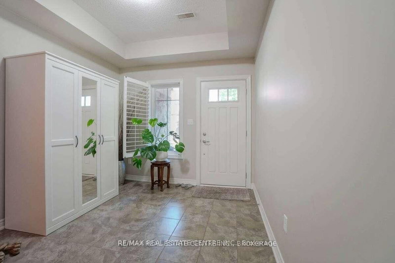 17 - 362 Plains Rd E, Burlington, L7T 0A4 | Image 3