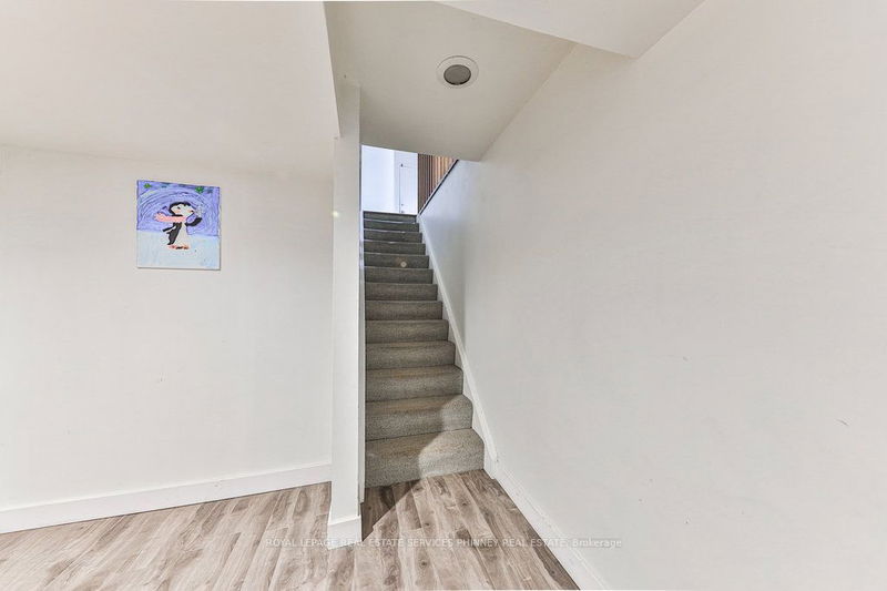 2225 Shardawn Mews  Mississauga, L5C 1W6 | Image 12