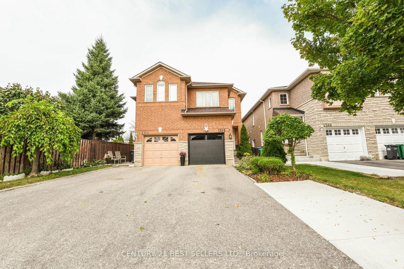 1262 Foxglove Pl  Mississauga, L5V 2N3 | Image 1