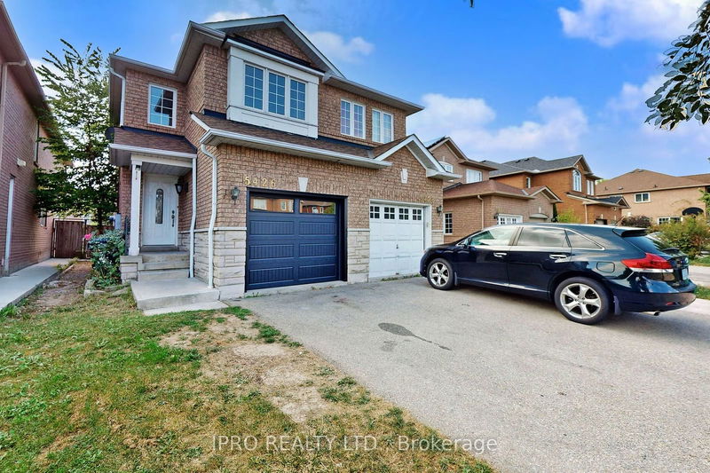 5426 Sweetgrass Gate  Mississauga, L5V 2N1 | Image 2