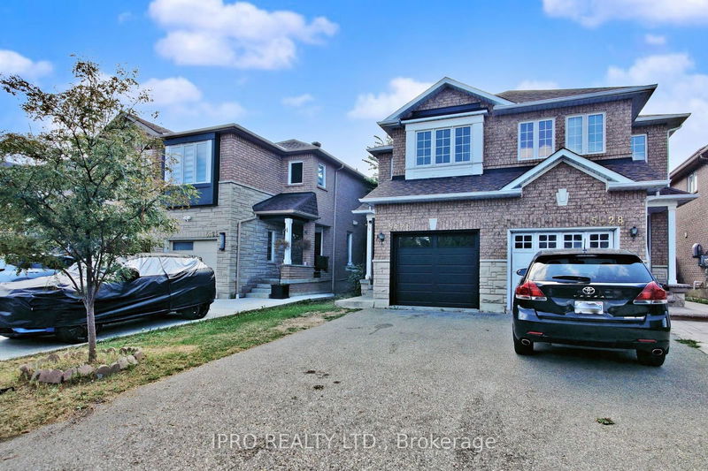 5426 Sweetgrass Gate  Mississauga, L5V 2N1 | Image 4