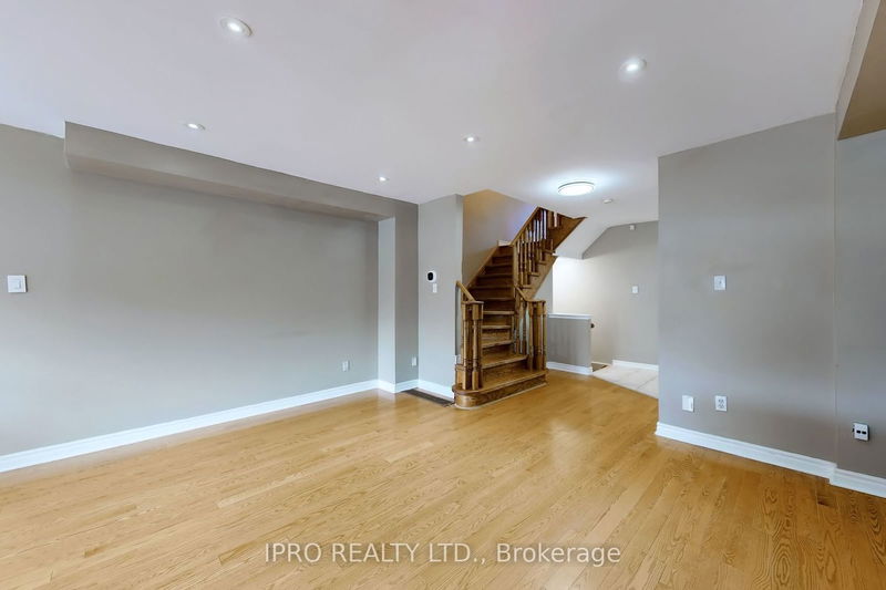 5426 Sweetgrass Gate  Mississauga, L5V 2N1 | Image 9