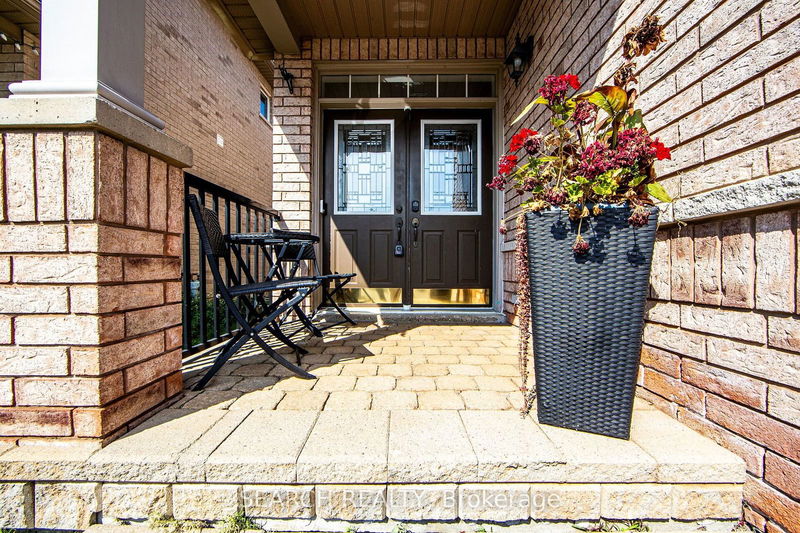 182 Breton Ave  Mississauga, L4Z 4K4 | Image 3