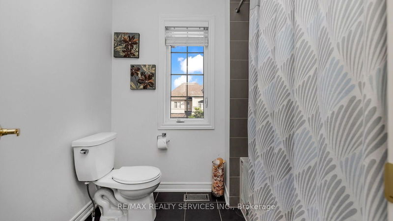 33 Midcrest Circ N Brampton, L6Y 0B7 | Image 32