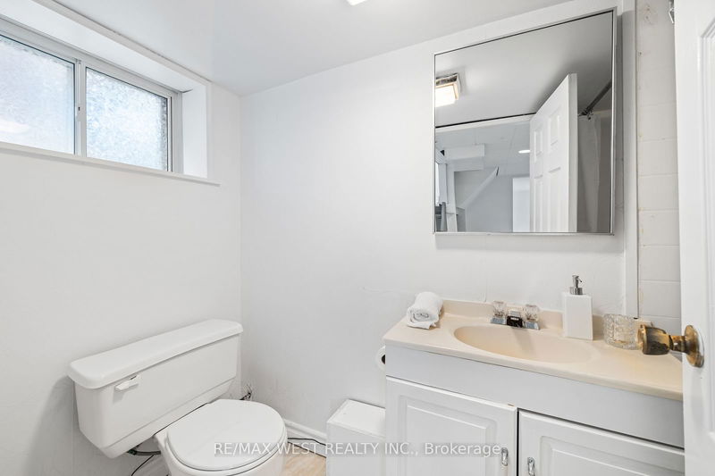 100 Runnymede Rd  Toronto, M6S 2Y3 | Image 22