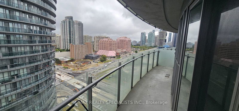 home for lease on 1604-50 Absolute Avenue