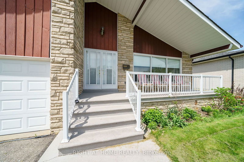 3537 Golden Orchard Dr  Mississauga, L4Y 3H7 | Image 1