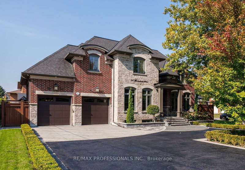 34 Meadowbank Rd  Toronto, M9B 5C5 | Image 2