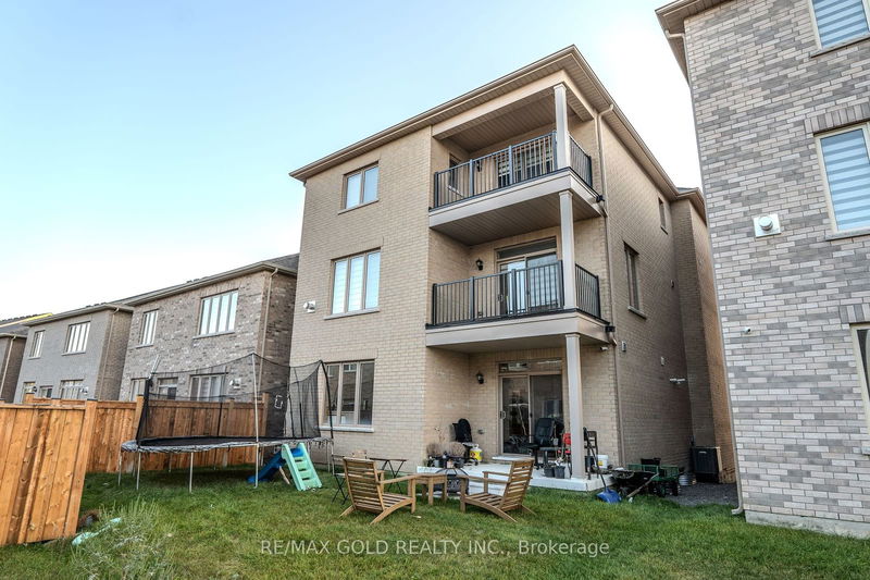 269 Thornbush Blvd  Brampton, L7A 5K1 | Image 2