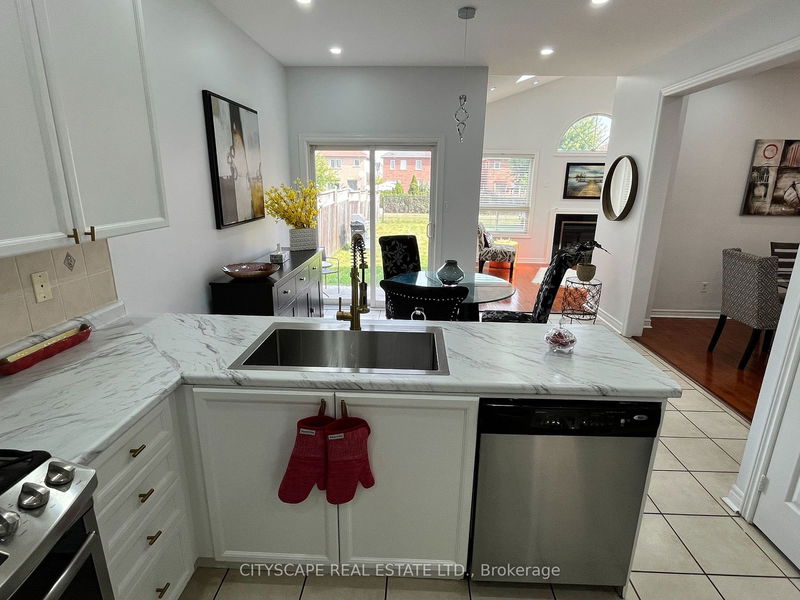 5033 Dubonet Dr  Mississauga, L5M 7X1 | Image 13