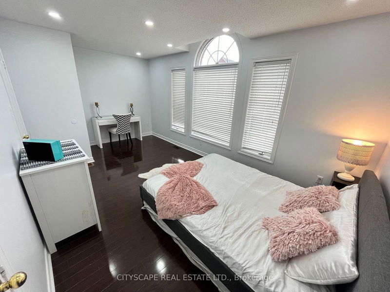 5033 Dubonet Dr  Mississauga, L5M 7X1 | Image 31