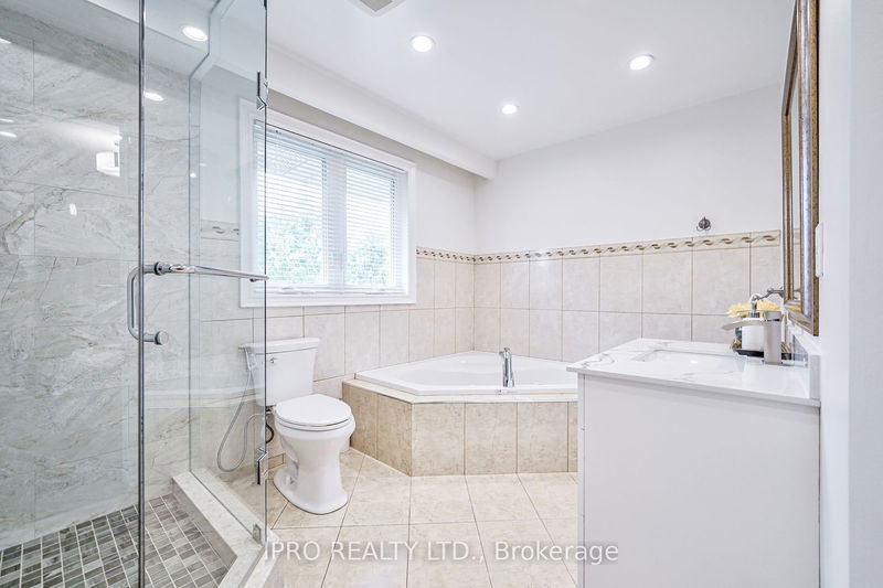 360 Glen Park Ave  Toronto, M6B 2E5 | Image 17