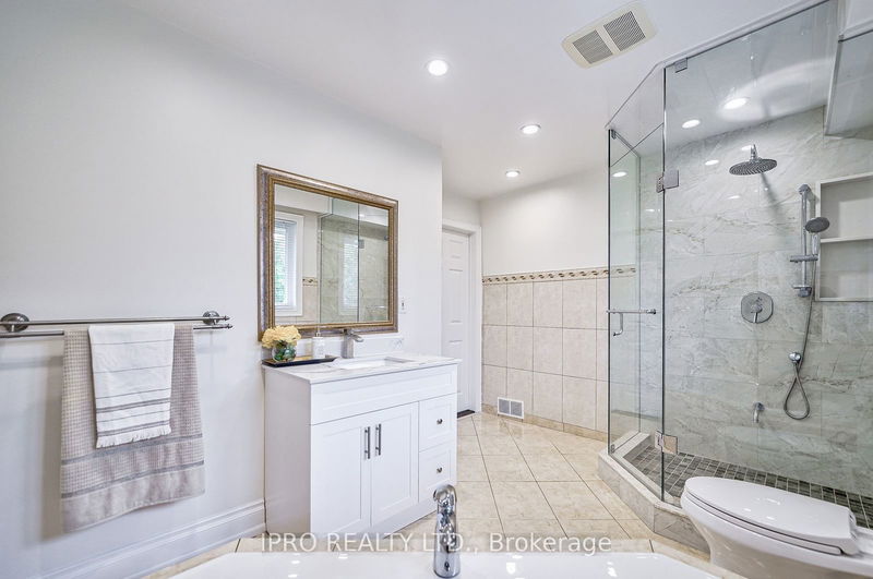 360 Glen Park Ave  Toronto, M6B 2E5 | Image 18