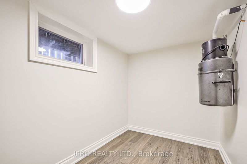 360 Glen Park Ave  Toronto, M6B 2E5 | Image 31