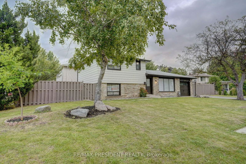 258 Bartley Bull Pkwy  Brampton, L6W 2L3 | Image 2