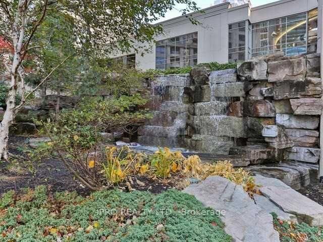 1005 - 3880 Duke Of York Blvd, Mississauga, L5B 4M7 | Image 2